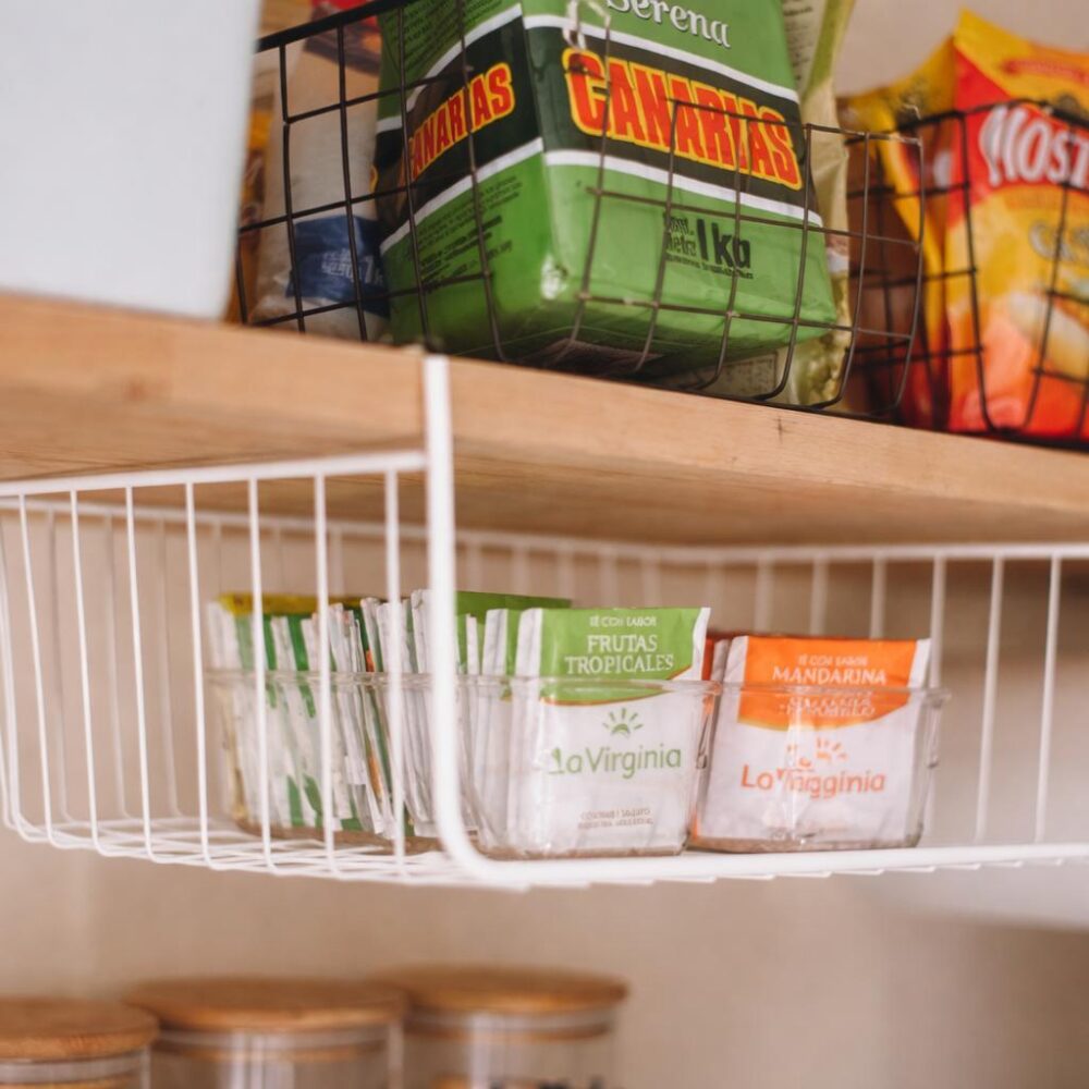 Cesta bajo estante multiuso Blanca