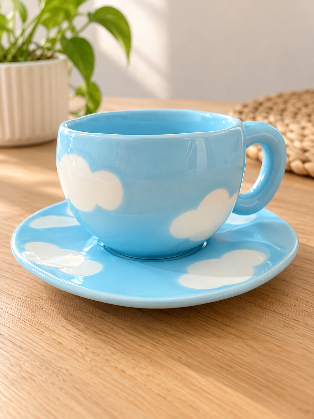 d1693d4d-f51c-4c7d-9cf8-a5af1d5d0121 Set de taza + plato - celeste y nubes blancas - Imagen 1